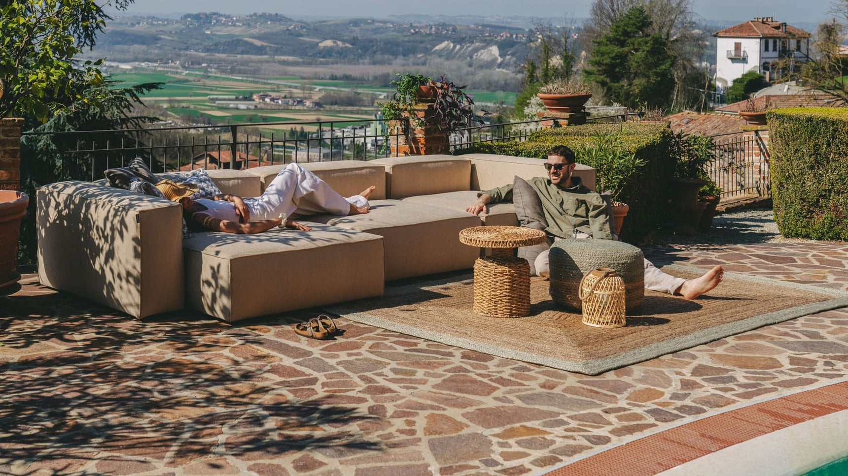 Coperture in tessuto per esterni resistenti alle intemperie: ecco a cosa bisogna prestare attenzione al momento dell'acquisto