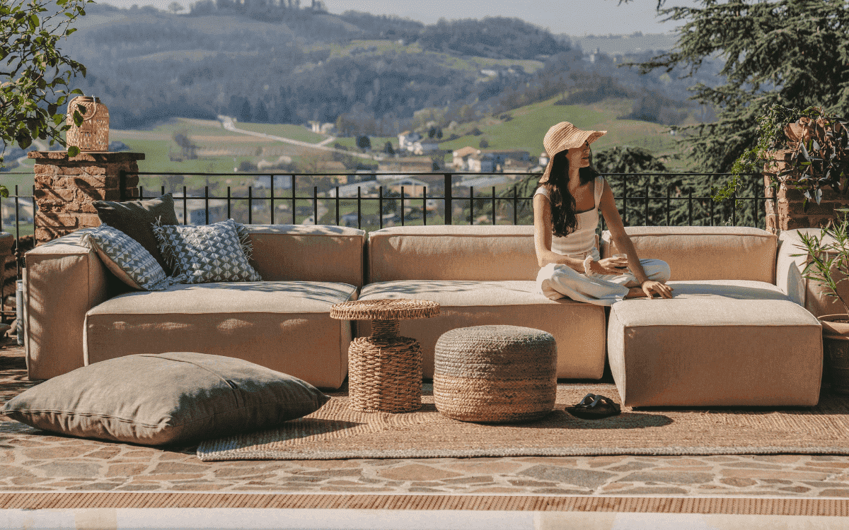 Divano da esterno: ecco a cosa bisogna prestare attenzione al momento dell'acquisto